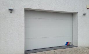 garážová brána sekčná biela