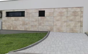 fasádna garážová brána pemat