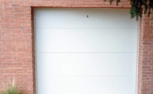 garazova brana sekcna biela hladka velky kyr