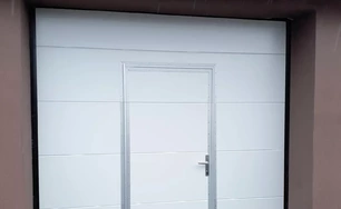 garazova brana sekcna biela s dverami povazske podhradie