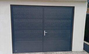 Krídlová garážová brána antracit WG