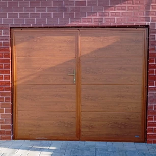 krídlová garážová brána zlatý dub Tesáre