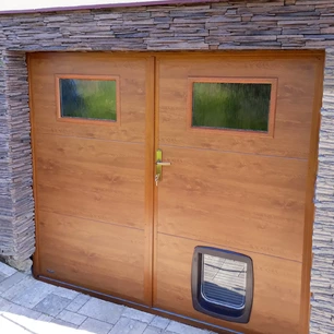 Krídlová s dvierkami pre psa dať do ZLATÝ DUB