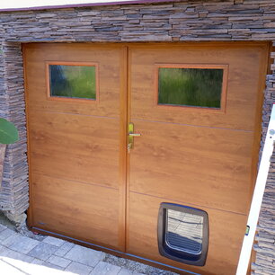 Krídlová s dvierkami pre psa dať do ZLATÝ DUB