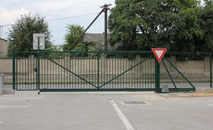 posuvná brána zelená