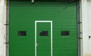 Priemyselná brána zelená/pruhy, Dežerice
