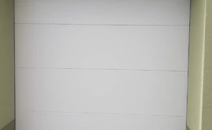 sekcionalna garazova brana biela hladky panel hamuliakovo