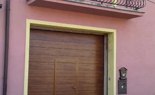 Sekčná brána zlatý dub/pruh, Blatné