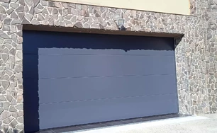 sekčná garážová brána antracit Púchov