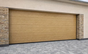 sekčná garážová brána extra lamininácia Irish Oak, Chrabrany