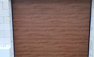 sekčná garážová brána extra lamininácia Woodec-turner Oak