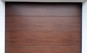 sekčná garážová brána orech-hladký Sebedražie