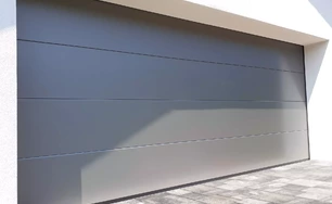 sekčná garážová brána RAL9007 Modrovka
