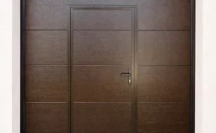 sekčná garážová brána RAL 8014+dvere+okná Zeleneč