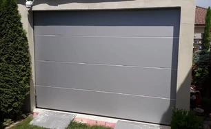 sekčná garážová brána RAL 9006 hladká sekčná Majcichov
