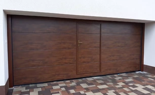 sekčná garážová brána s dverami orech Dolná Mičiná