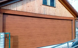 sekčná garážová brána zlatý dub 5800 x 2110 Velušovce