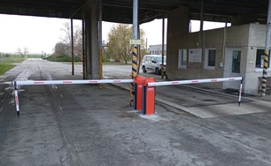 závora Sommer Levice